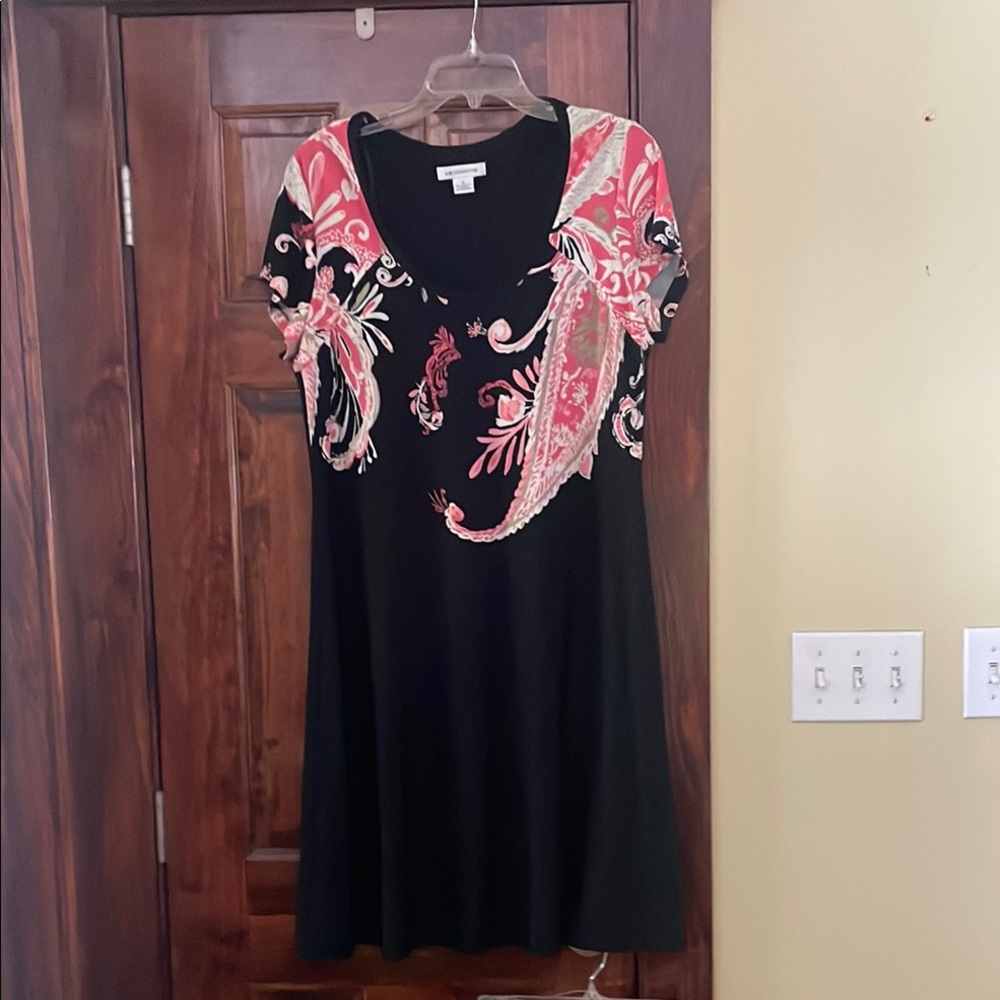 Liz Claiborne Black and with Pink detail on top and on backside beautiful knit